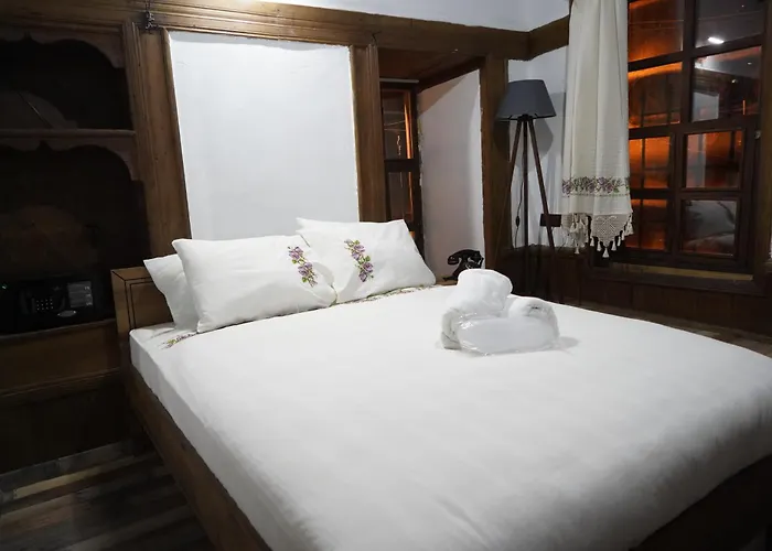 Ayten Hanim Konagi * Karaman